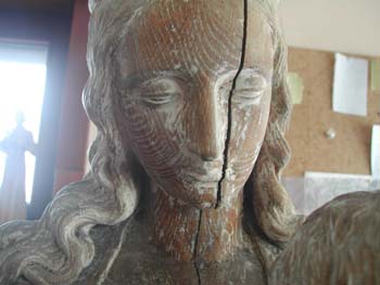 Detail schade aan het gezicht